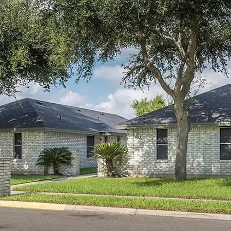Pebbles' Beach House Edinburg Exterior photo