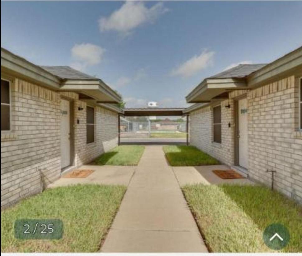 Pebbles' Beach House Edinburg Exterior photo